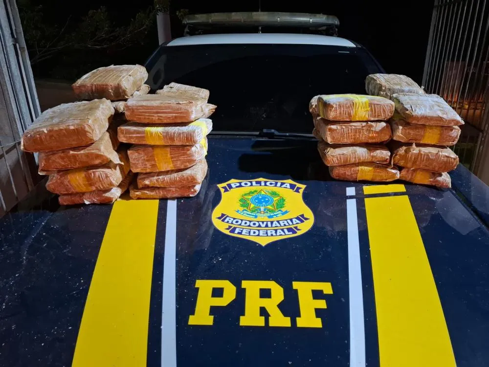 PRF apreende mais de 32 quilos de maconha na BR-230 e prende dois homens em Novo Repartimento