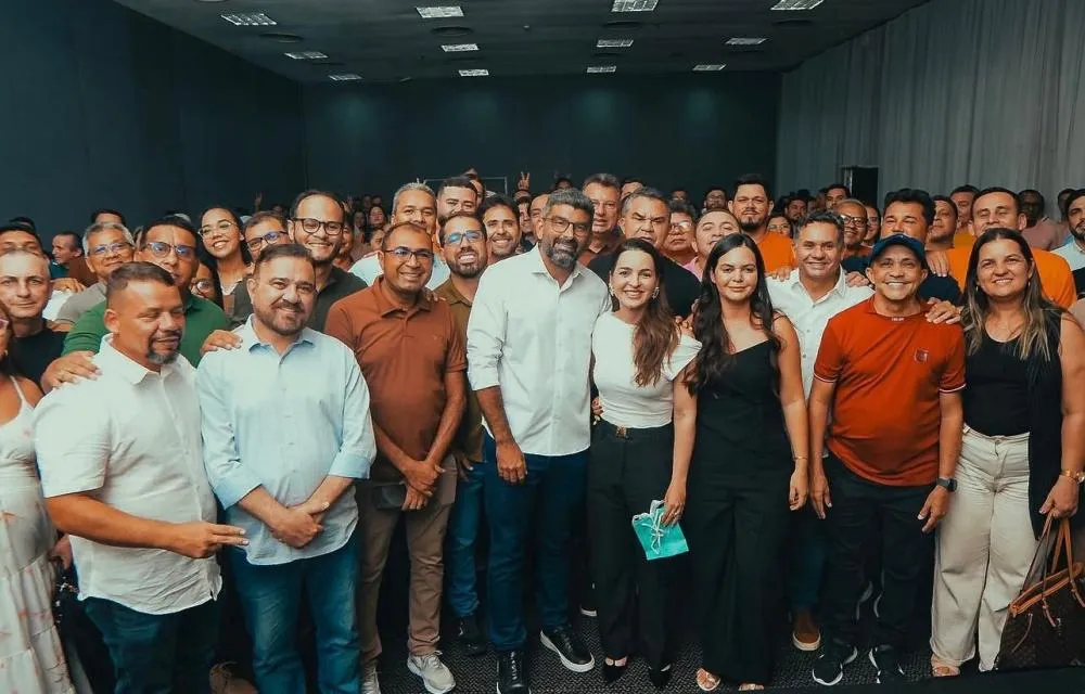 Dr. Daniel anunciou os integrantes da equipe de transição. Foto de arquivo; não identifica os participantes da equipe.