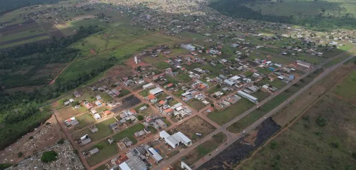 Imagem aérea divulgada pela Prefeitura na publicação sobre a situação de emergência por incêndios florestais.